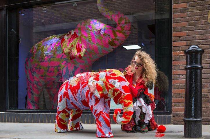 Guerrilla Crochet: i "nuovi" attacchi d'arte ispirati ai lavori all'uncinetto delle nonne. 15 Guerrilla Crochet: i "nuovi" attacchi d'arte ispirati ai lavori all'uncinetto delle nonne. – in3clicktv
