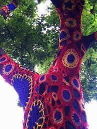 Guerrilla Crochet: i "nuovi" attacchi d'arte ispirati ai lavori all'uncinetto delle nonne. 8 Guerrilla Crochet: i "nuovi" attacchi d'arte ispirati ai lavori all'uncinetto delle nonne. – in3clicktv