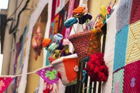 Guerrilla Crochet: i "nuovi" attacchi d'arte ispirati ai lavori all'uncinetto delle nonne. 10 Guerrilla Crochet: i "nuovi" attacchi d'arte ispirati ai lavori all'uncinetto delle nonne. – in3clicktv