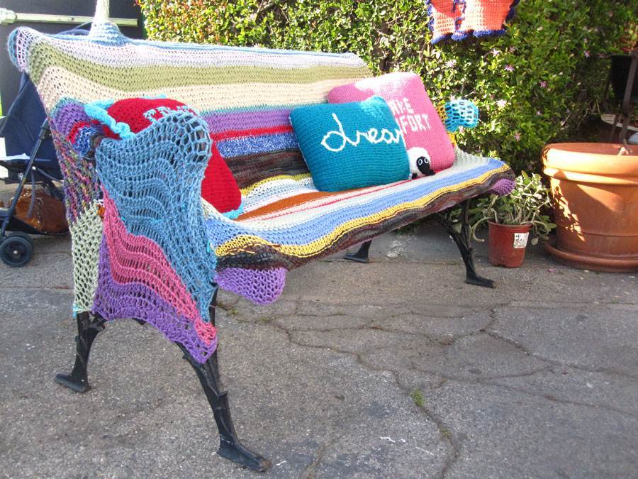 Guerrilla Crochet: i "nuovi" attacchi d'arte ispirati ai lavori all'uncinetto delle nonne. 14 Guerrilla Crochet: i "nuovi" attacchi d'arte ispirati ai lavori all'uncinetto delle nonne. – in3clicktv