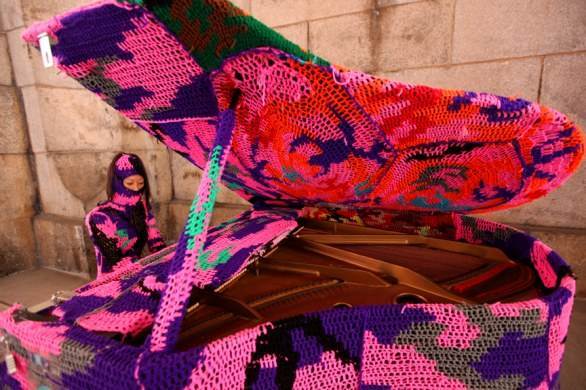 Guerrilla Crochet: i "nuovi" attacchi d'arte ispirati ai lavori all'uncinetto delle nonne. 6 Guerrilla Crochet: i "nuovi" attacchi d'arte ispirati ai lavori all'uncinetto delle nonne. – in3clicktv