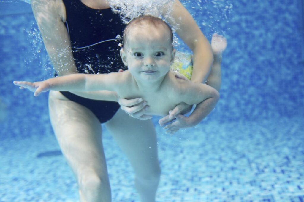 Acquaticità neonatale. Utile e divertente 6 Acquaticità neonatale. Utile e divertente – in3clicktv