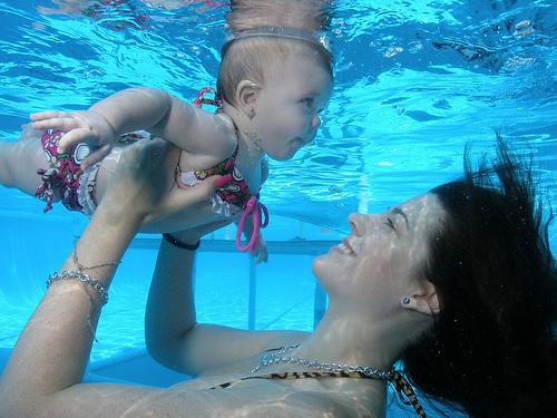 Acquaticità neonatale. Utile e divertente 10 Acquaticità neonatale. Utile e divertente – in3clicktv