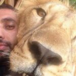selfie: non si può sminuirlo chiamandolo autoscatto. &ndash; in3clicktv
